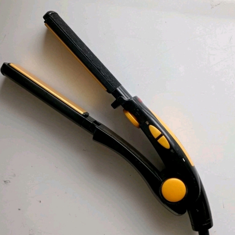 Conair CS4FCS 3/4 inch Ceramic Hair Straightener Flat Iron 🟩Tested, Works!🟩